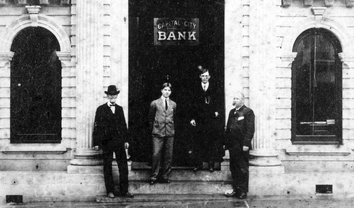 historical image of 1985 bank front